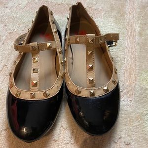 Girls rock stud flats